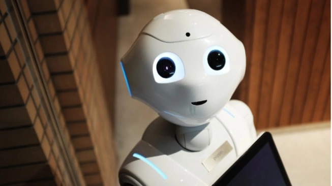 61411-ilustrasi-robot-ai-menatap-dunia-pemetaan